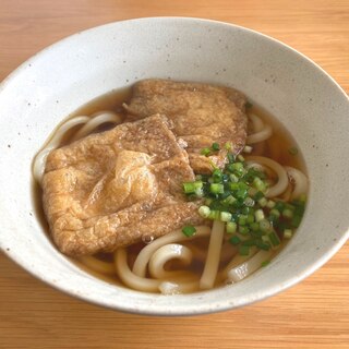 甘辛味のしあわせしみる「きつねうどん」